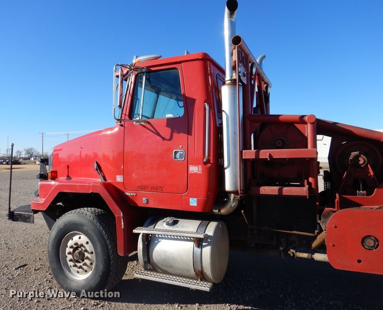 image for item IE9564 1999 Volvo ACL  winch truck