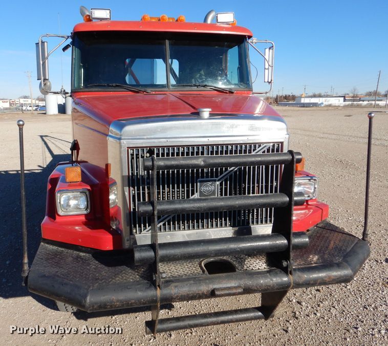 image for item IE9564 1999 Volvo ACL  winch truck