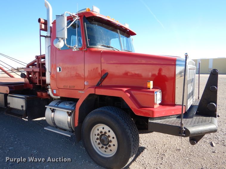 image for item IE9564 1999 Volvo ACL  winch truck