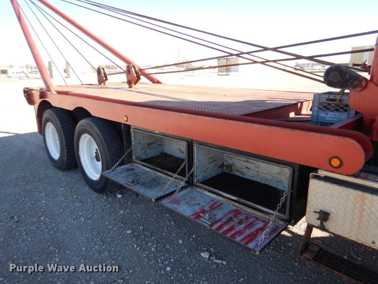 image for item IE9564 1999 Volvo ACL  winch truck