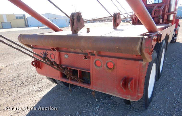 image for item IE9564 1999 Volvo ACL  winch truck