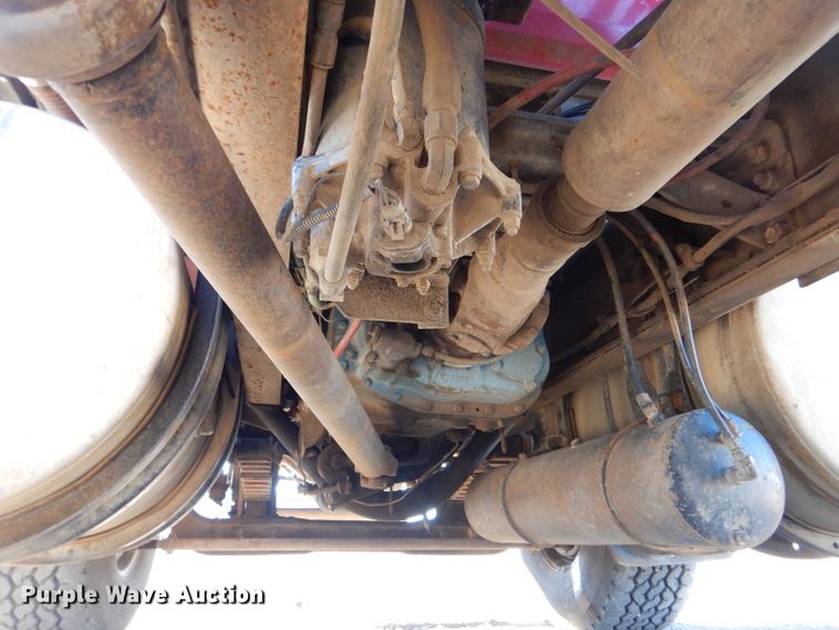 image for item IE9564 1999 Volvo ACL  winch truck