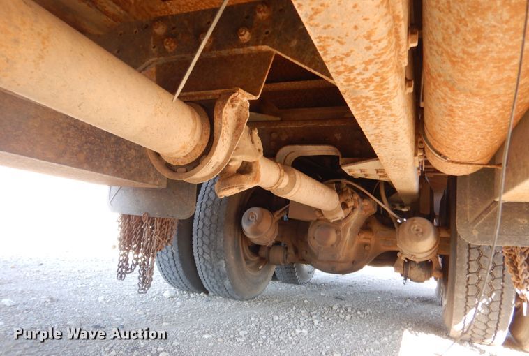 image for item IE9564 1999 Volvo ACL  winch truck