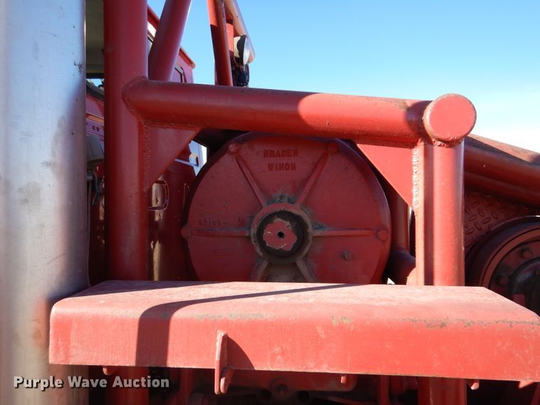 image for item IE9564 1999 Volvo ACL  winch truck