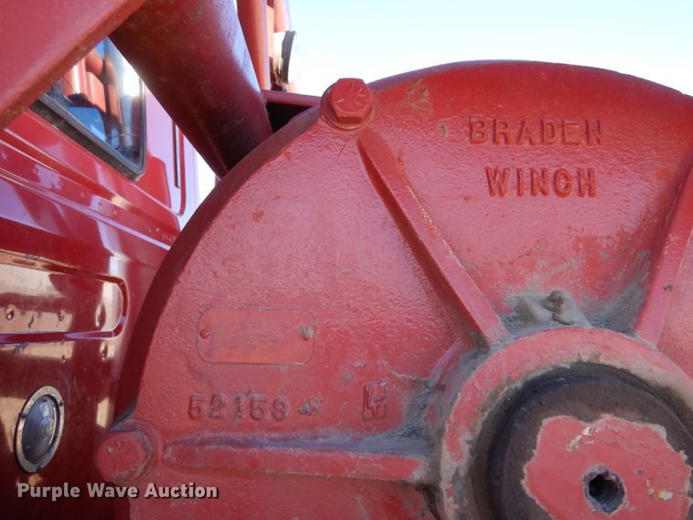 image for item IE9564 1999 Volvo ACL  winch truck