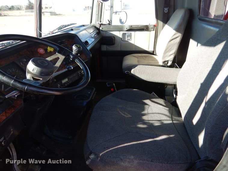 image for item IE9564 1999 Volvo ACL  winch truck