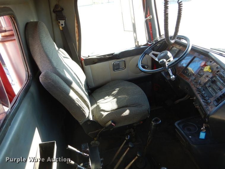 image for item IE9564 1999 Volvo ACL  winch truck