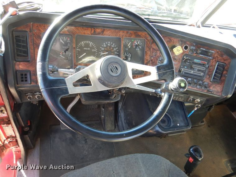 image for item IE9564 1999 Volvo ACL  winch truck