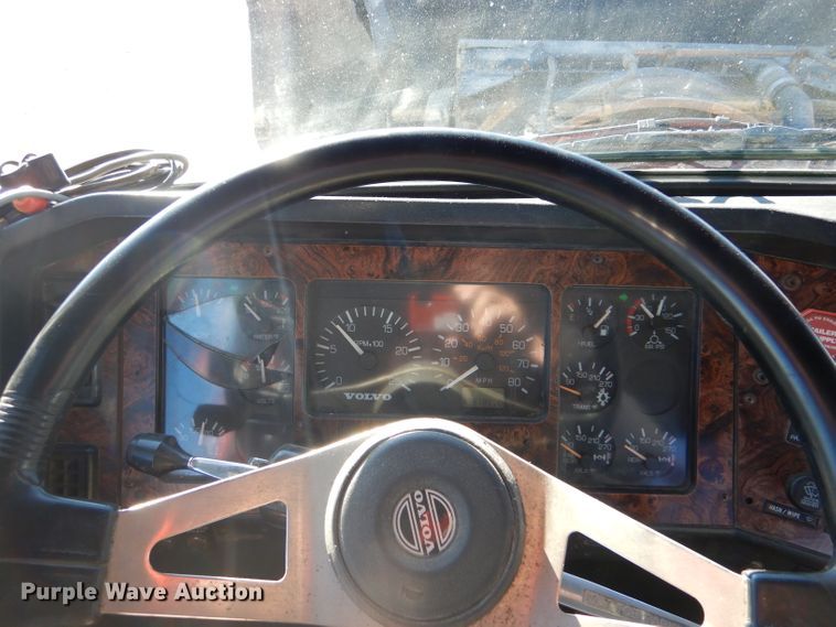 image for item IE9564 1999 Volvo ACL  winch truck