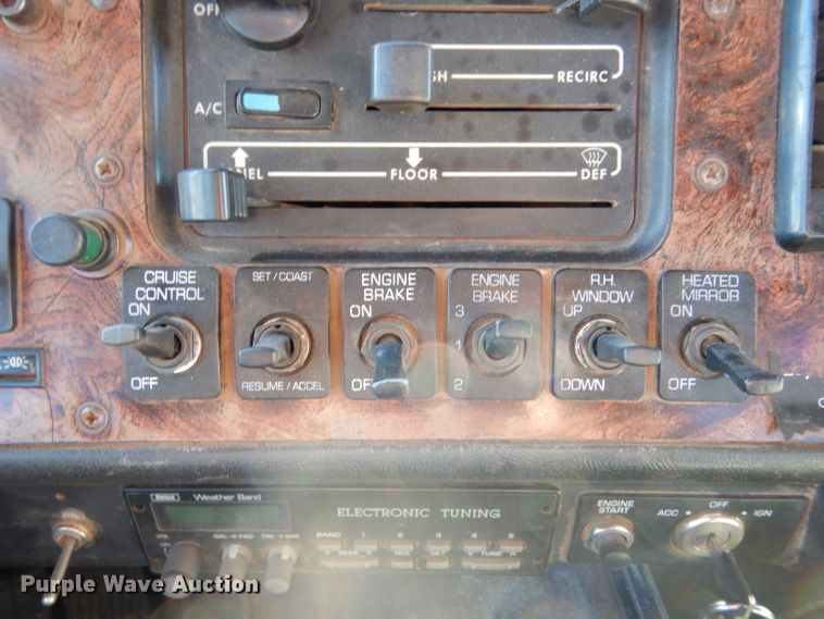 image for item IE9564 1999 Volvo ACL  winch truck