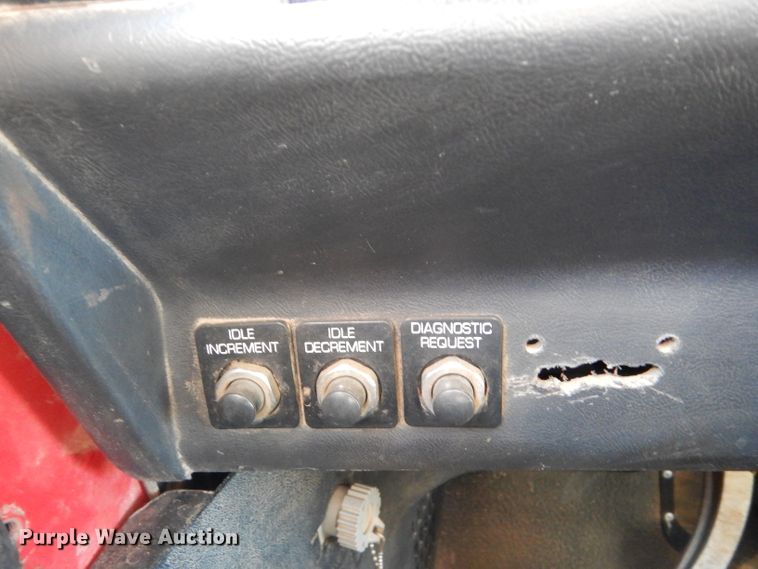 image for item IE9564 1999 Volvo ACL  winch truck