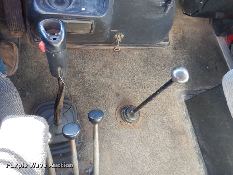 image for item IE9564 1999 Volvo ACL  winch truck