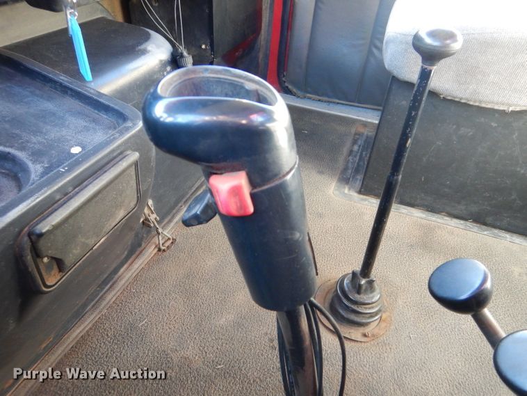 image for item IE9564 1999 Volvo ACL  winch truck