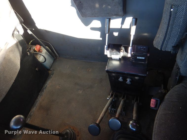 image for item IE9564 1999 Volvo ACL  winch truck