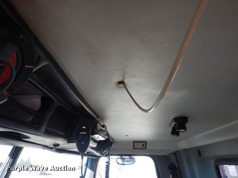 image for item IE9564 1999 Volvo ACL  winch truck