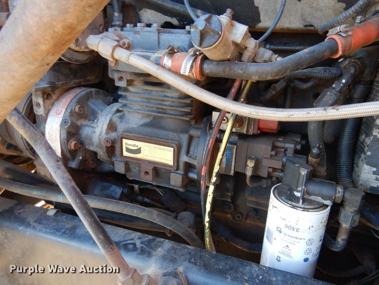 image for item IE9564 1999 Volvo ACL  winch truck