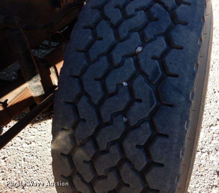 image for item IE9564 1999 Volvo ACL  winch truck