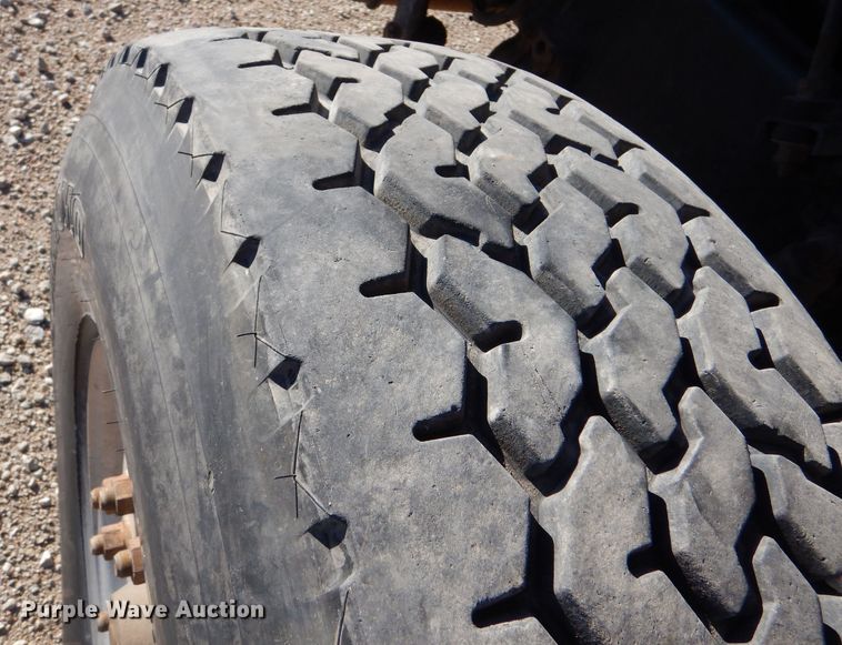 image for item IE9564 1999 Volvo ACL  winch truck