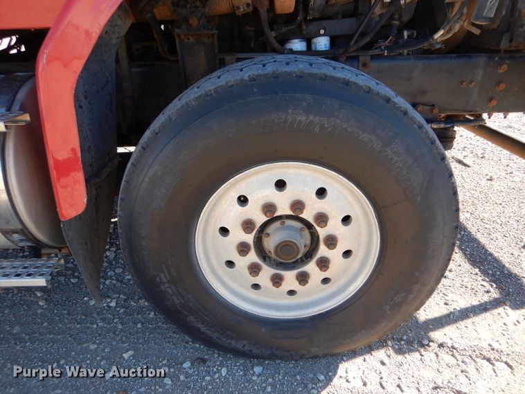 image for item IE9564 1999 Volvo ACL  winch truck