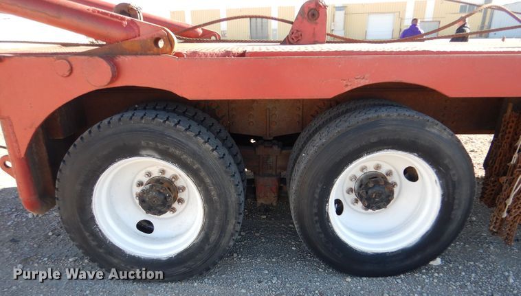 image for item IE9564 1999 Volvo ACL  winch truck