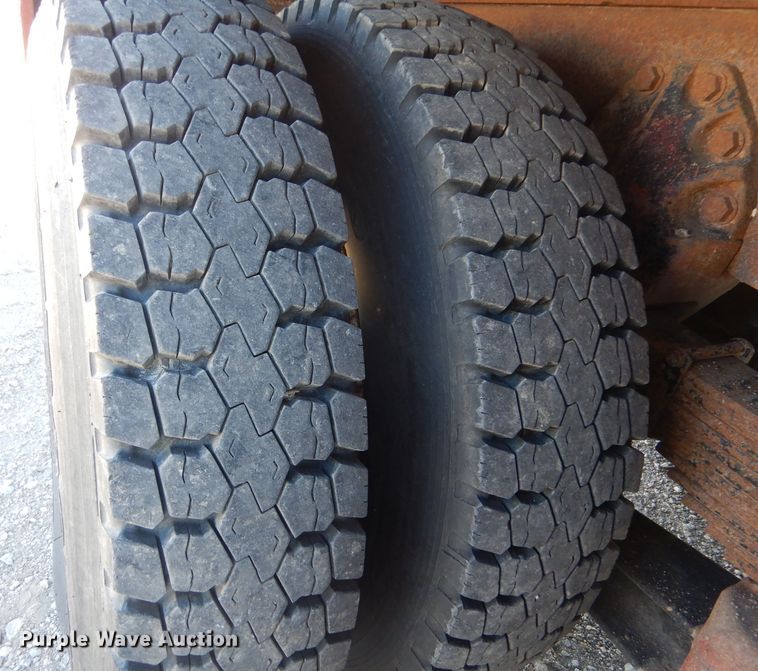 image for item IE9564 1999 Volvo ACL  winch truck