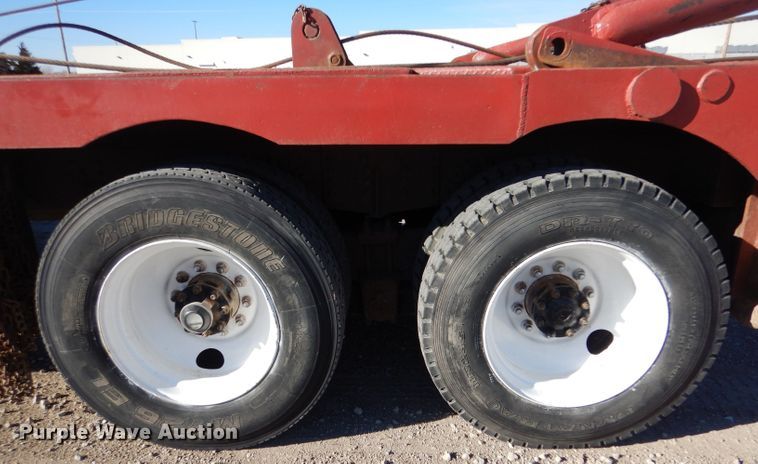 image for item IE9564 1999 Volvo ACL  winch truck