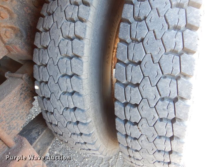 image for item IE9564 1999 Volvo ACL  winch truck