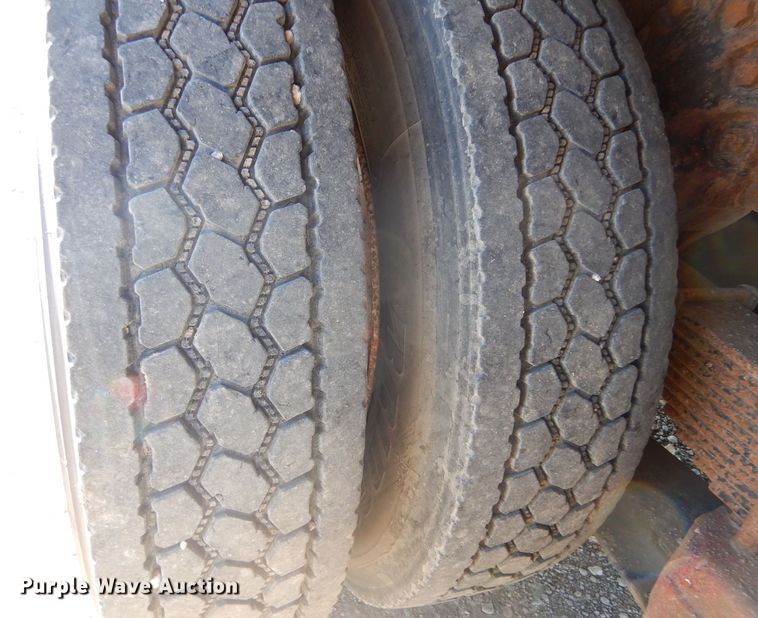 image for item IE9564 1999 Volvo ACL  winch truck