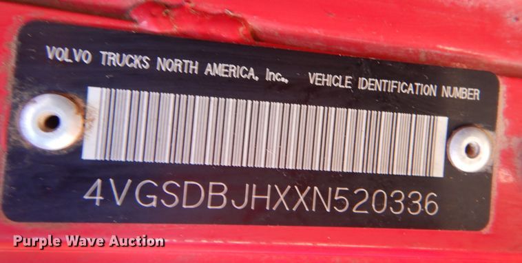 image for item IE9564 1999 Volvo ACL  winch truck