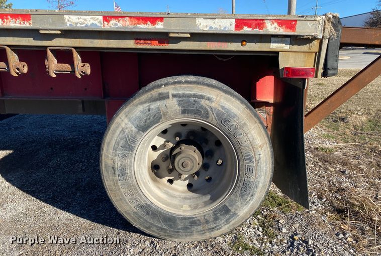 image for item IG9698 2006 Transcraft Eagle NW2  flatbed trailer