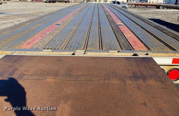 image for item IG9702 2006 Transcraft Eagle NW2  flatbed trailer