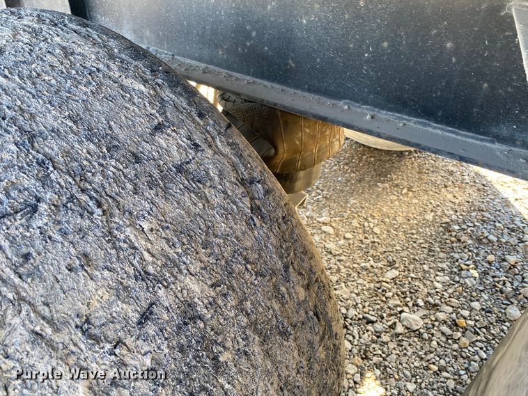 image for item IG9703 2007 Transcraft  flatbed trailer