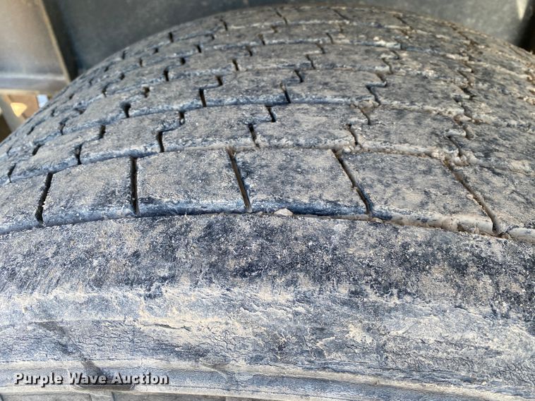 image for item IG9703 2007 Transcraft  flatbed trailer