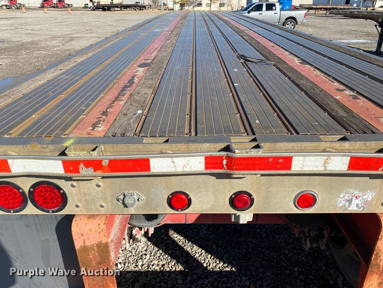 image for item IG9704 2006 Transcraft Eagle NW2  flatbed trailer