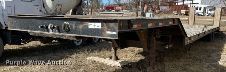 image for item IJ9694 2007 Kaufman  drop deck equipment trailer