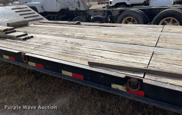 image for item IJ9694 2007 Kaufman  drop deck equipment trailer