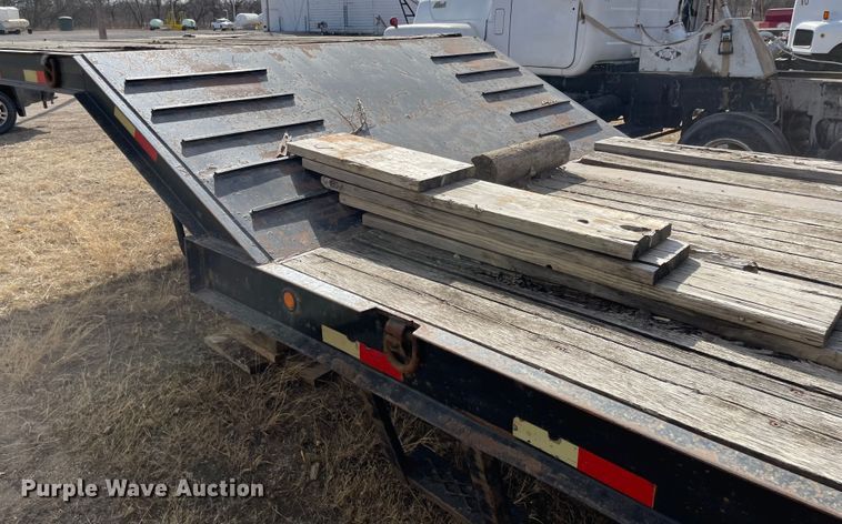 image for item IJ9694 2007 Kaufman  drop deck equipment trailer