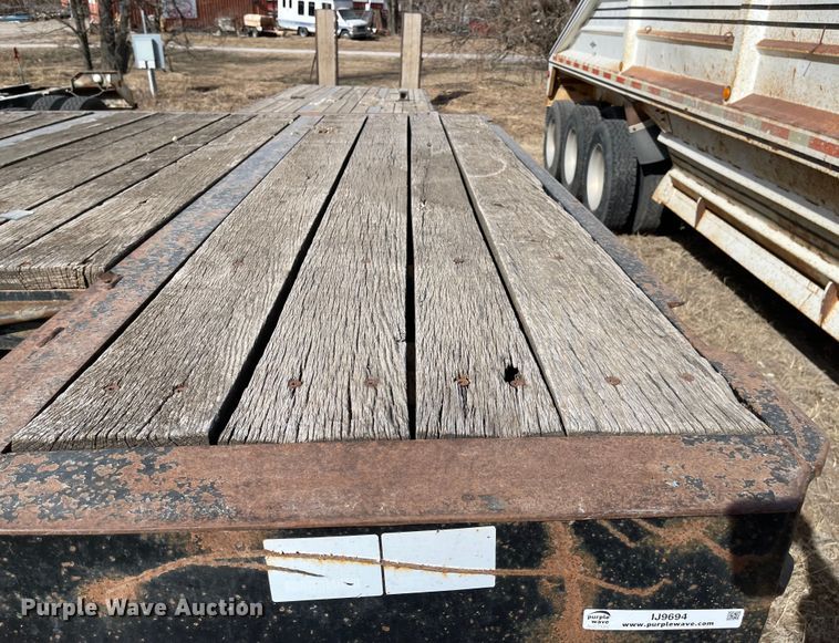 image for item IJ9694 2007 Kaufman  drop deck equipment trailer