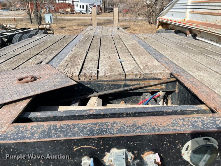 image for item IJ9694 2007 Kaufman  drop deck equipment trailer