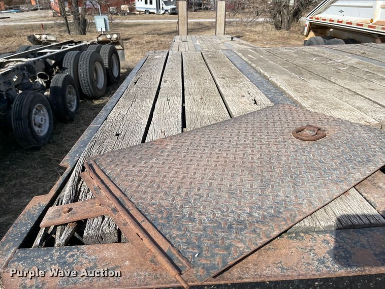 image for item IJ9694 2007 Kaufman  drop deck equipment trailer