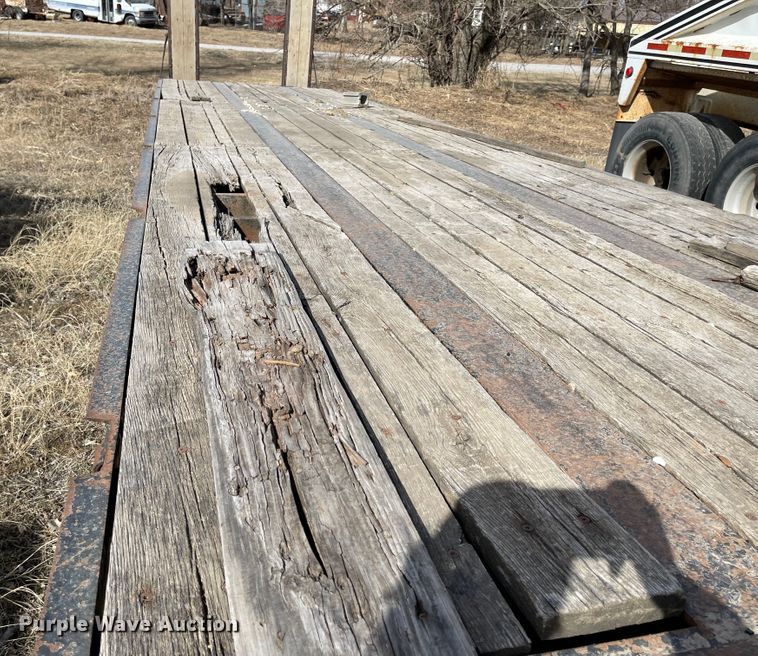 image for item IJ9694 2007 Kaufman  drop deck equipment trailer