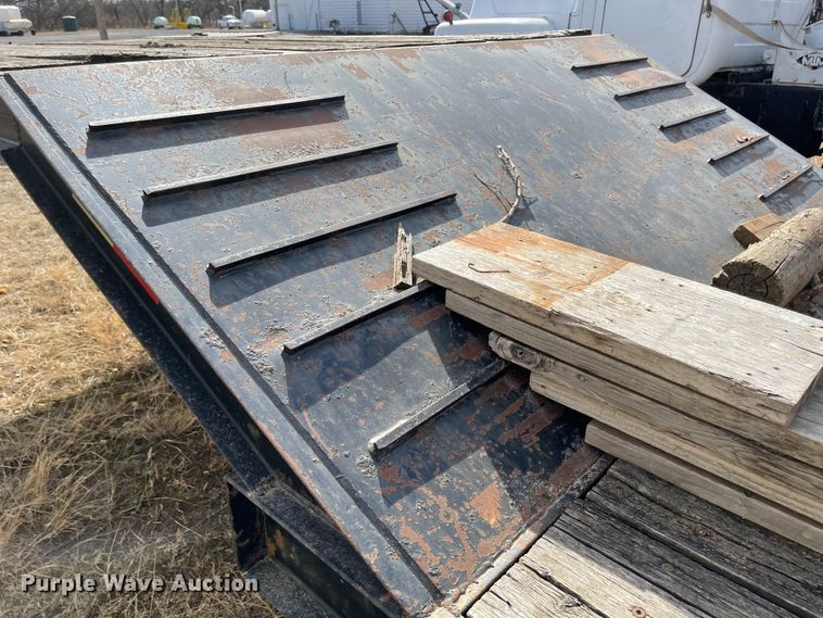 image for item IJ9694 2007 Kaufman  drop deck equipment trailer