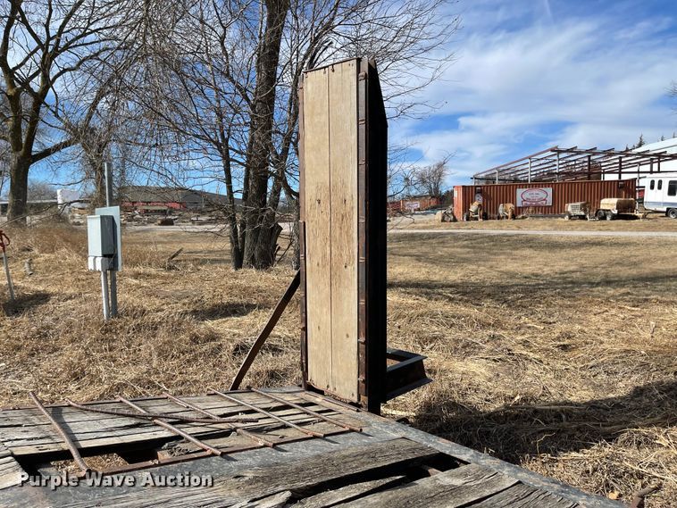 image for item IJ9694 2007 Kaufman  drop deck equipment trailer