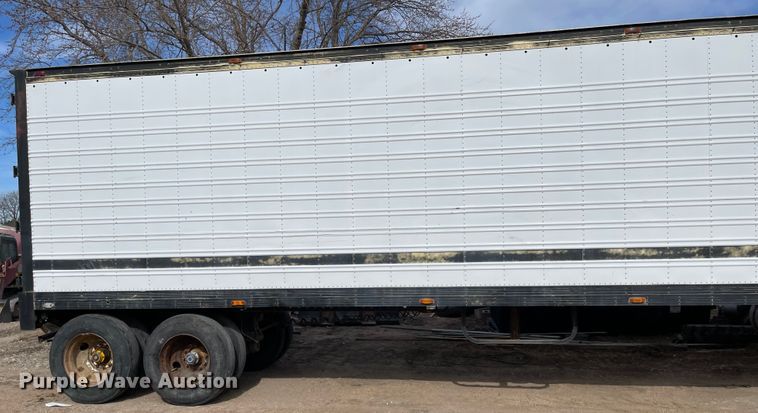 image for item IJ9697 1986 American A355  refrigerated van trailer