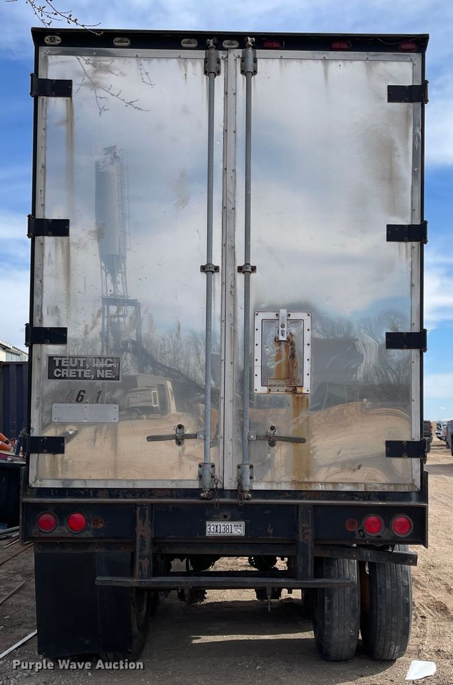 image for item IJ9697 1986 American A355  refrigerated van trailer