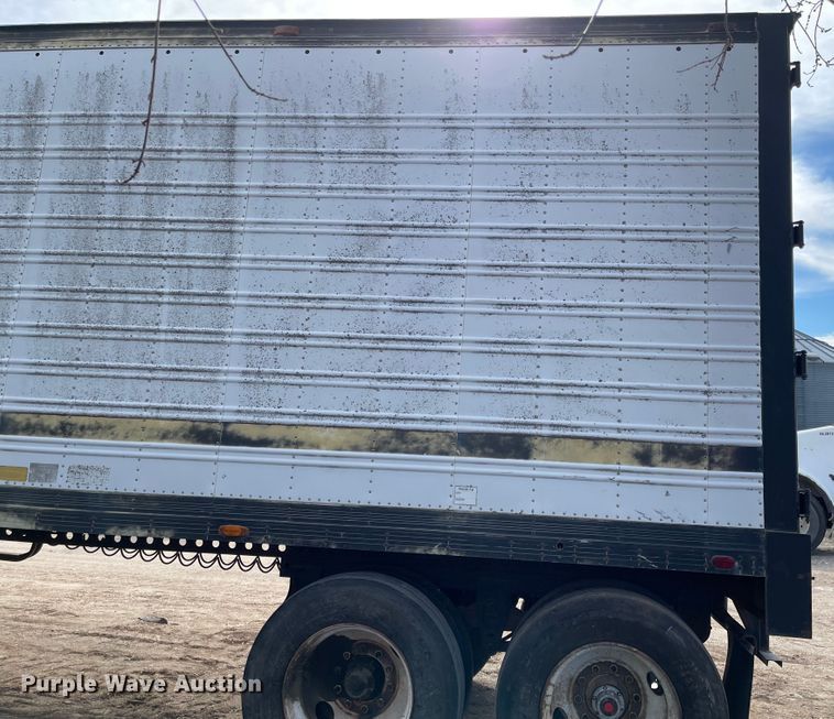 image for item IJ9697 1986 American A355  refrigerated van trailer