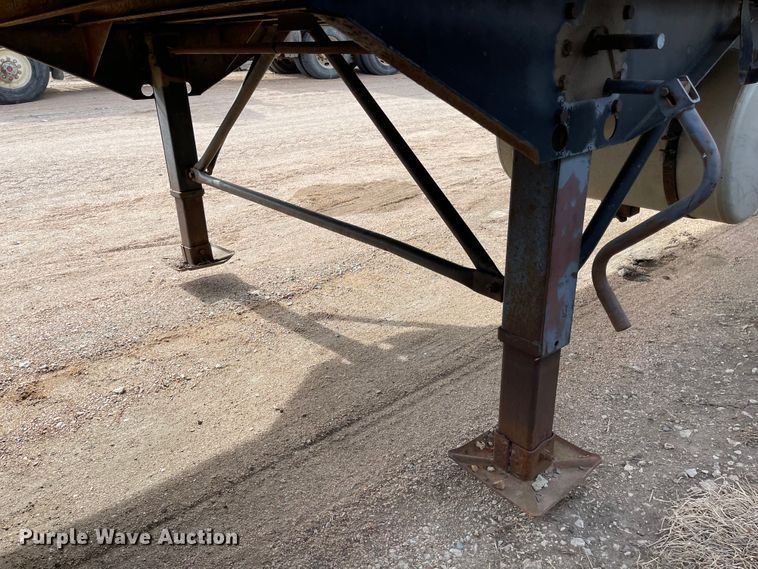 image for item IJ9697 1986 American A355  refrigerated van trailer