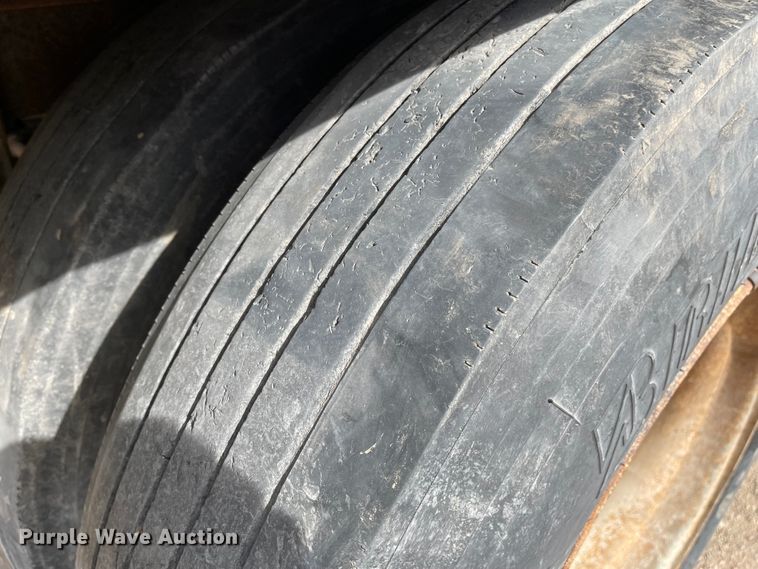 image for item IJ9697 1986 American A355  refrigerated van trailer