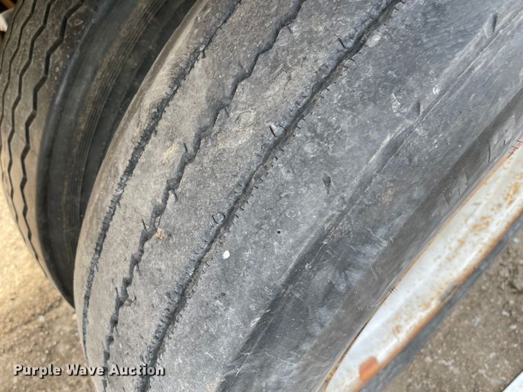 image for item IJ9697 1986 American A355  refrigerated van trailer