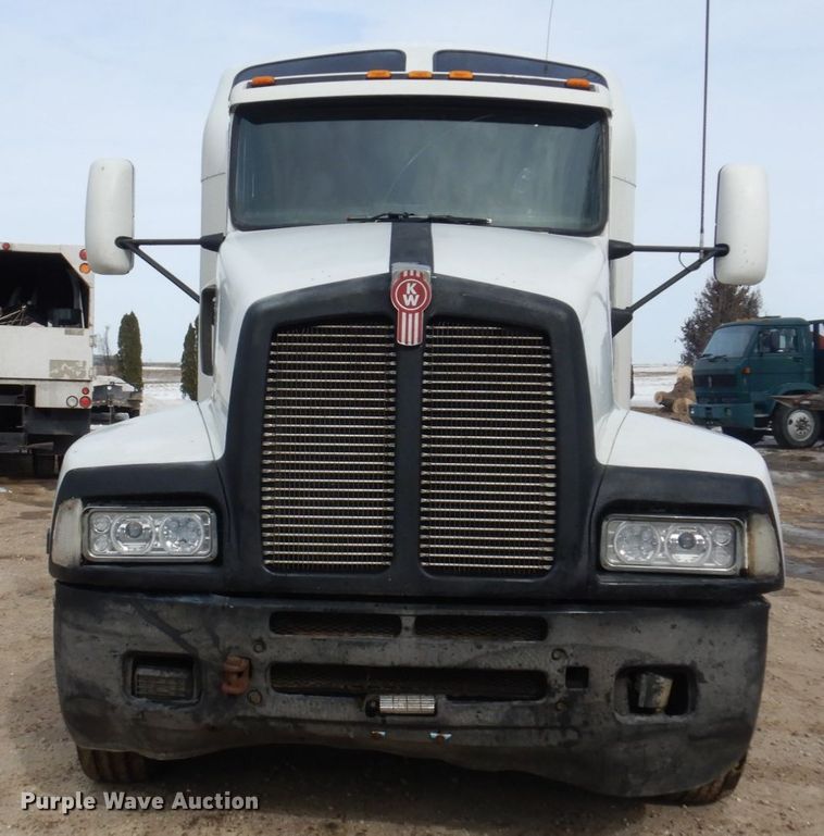 image for item IM9753 2005 Kenworth T600  semi truck